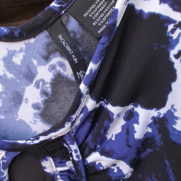 New Directions Women Black/Blue/White Short Sleeve Blouse Large Poly/Spandex - Picture 5 of 9